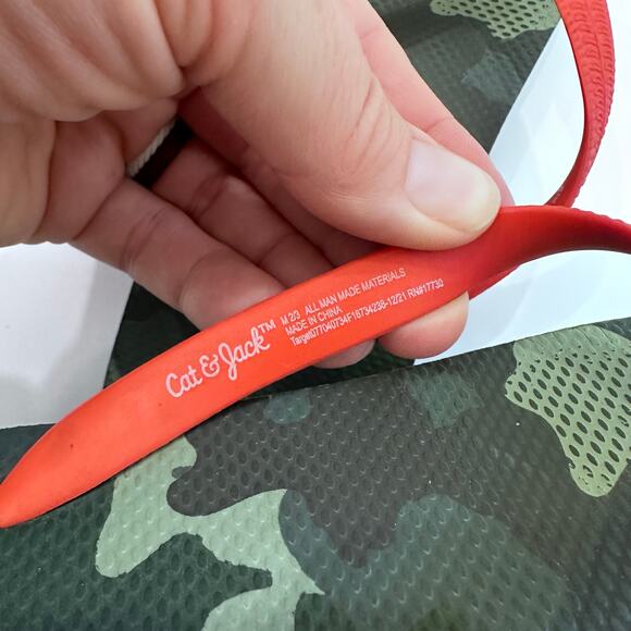 Cat & Jack Sam Green Camo Flip Flop Sandals - Picture 7 of 7